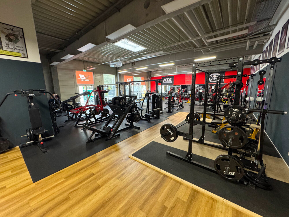 Trainingsarea im rund um die Uhr geöffneten Fitnessclub